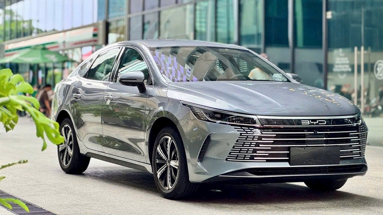 Đại lý nhận cọc mẫu sedan PHEV BYD Seal 5: Đầy bình đi tới 1.200 km, giao xe ngay tháng 10