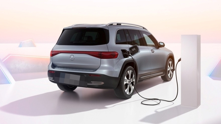 Mercedes cảnh báo chủ xe điện EQB không sạc quá 80% để tránh nguy cơ cháy pin