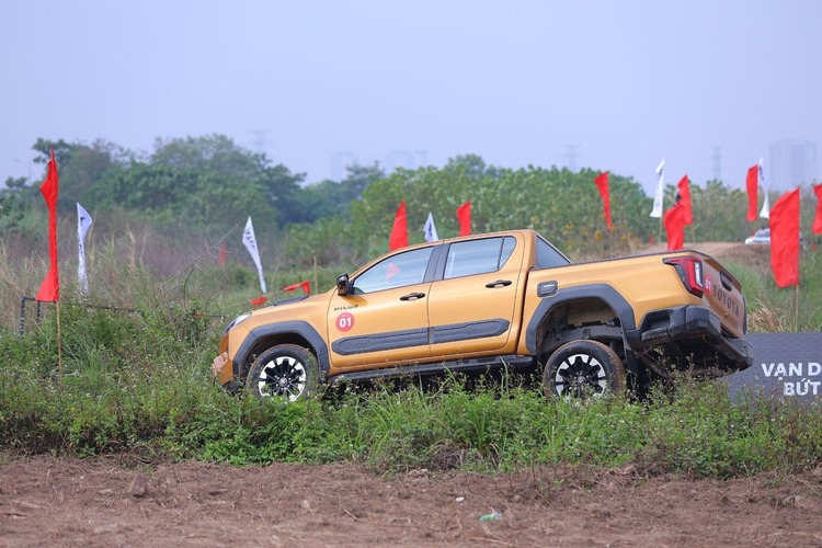 Liệu Hilux hoàn toàn mới có thay đổi cục diện phân khúc bán tải?