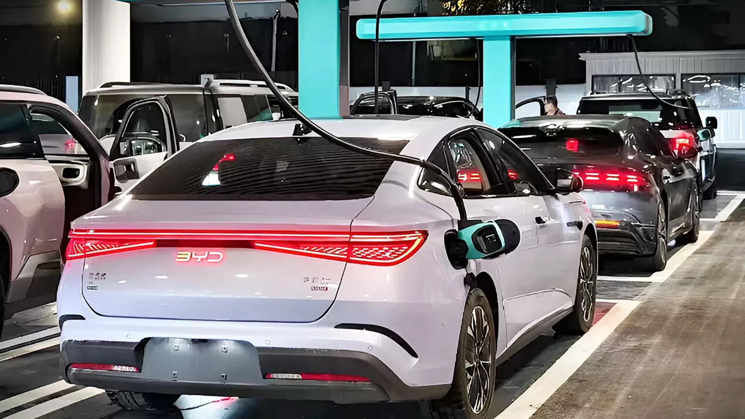 BYD ra mắt trạm sạc 