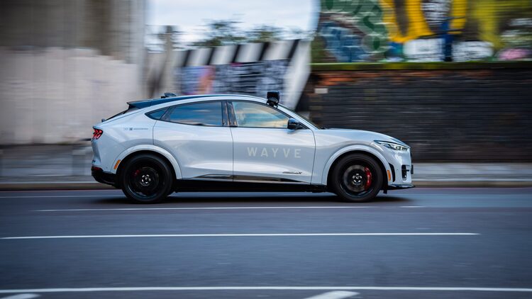 Qualcomm và Wayve 