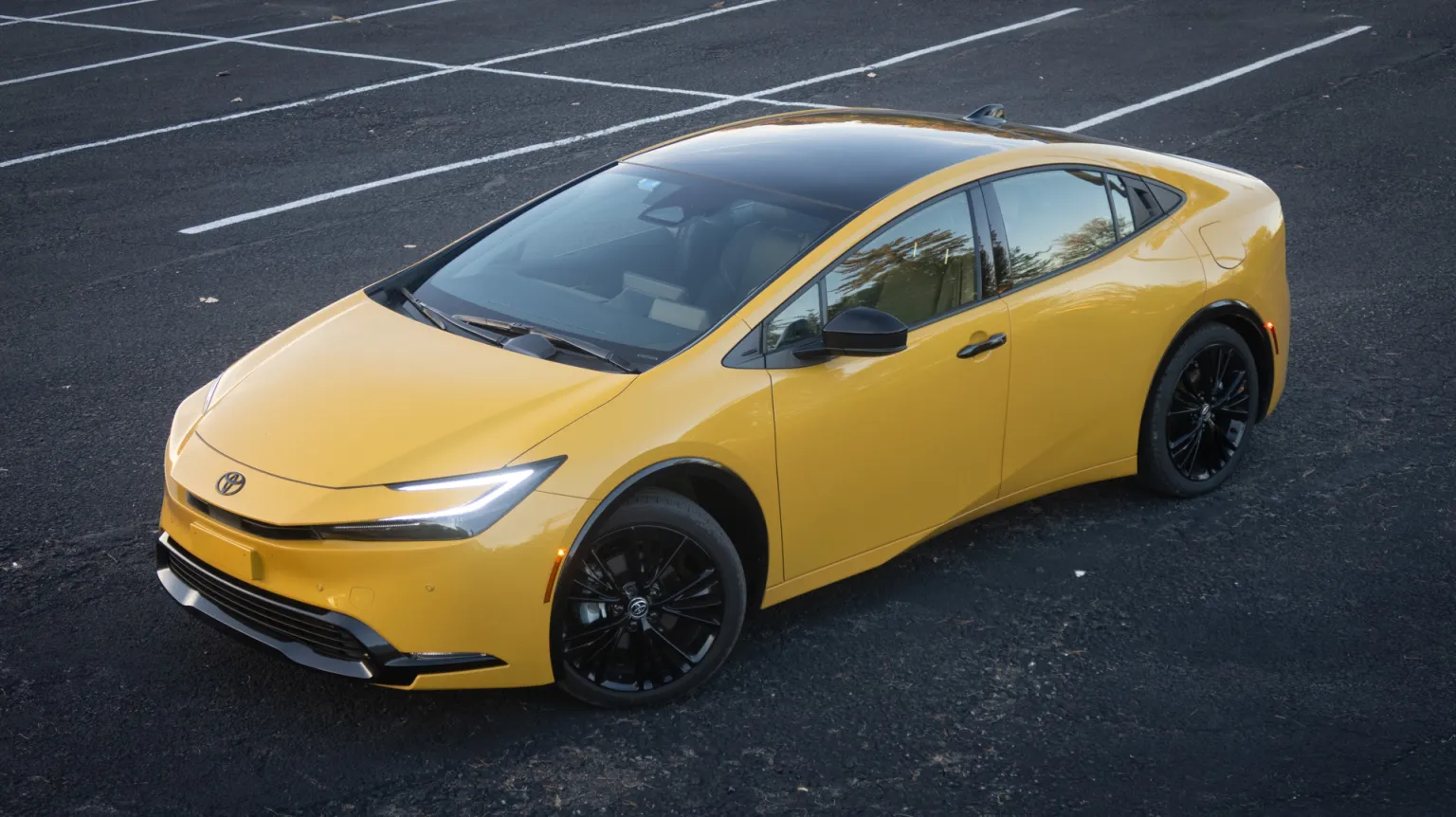 Toyota Prius bị “thất sủng” đầu năm 2026, nhường bước cho Camry